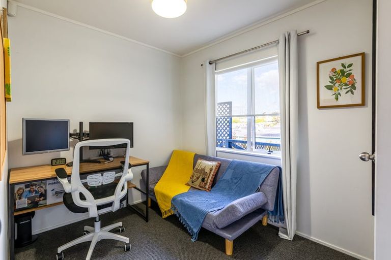 Photo of property in 1/34 Lambrown Drive, Totara Vale, Auckland, 0629