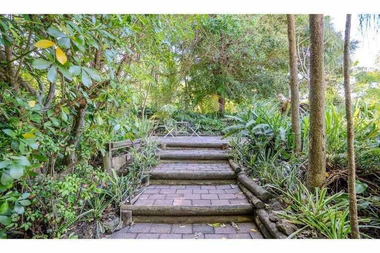 Photo of property in 6 Waipapa Landing Place, Kerikeri, 0230