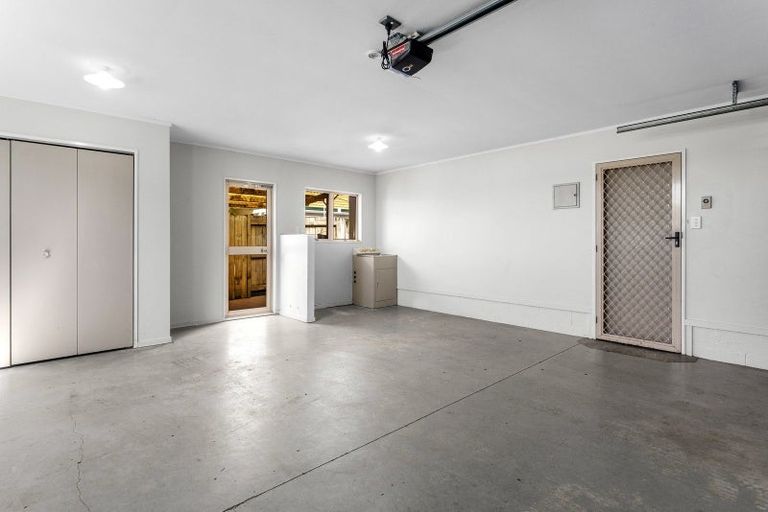 Photo of property in 5 Edgewater Grove, Whakatane, 3120