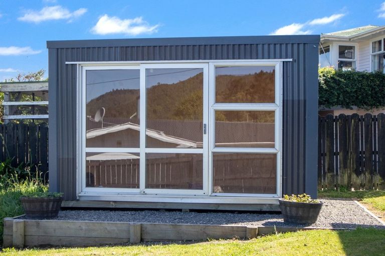 Photo of property in 75 Milton Terrace, Picton, 7220