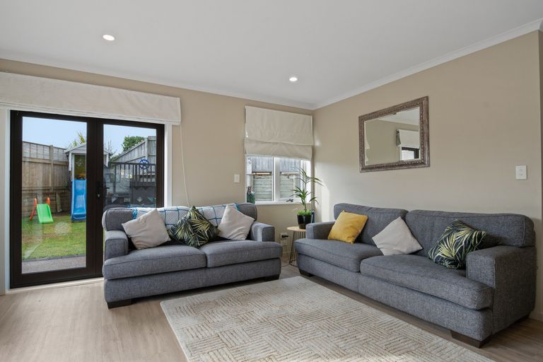 Photo of property in 16 Foundation Place, Glen Eden, Auckland, 0602