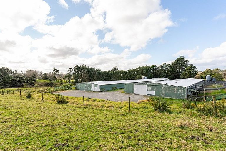 Photo of property in 118 Motu Road, Kumeu, 0891