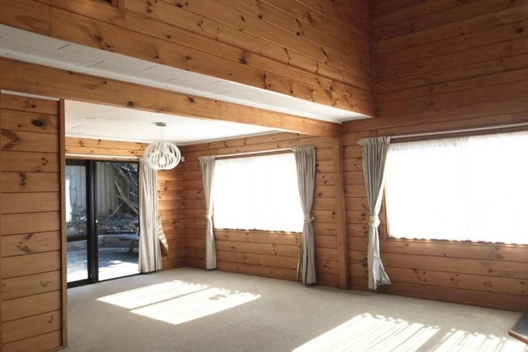 Photo of property in 6a Cambric Place, Botany Downs, Auckland, 2010