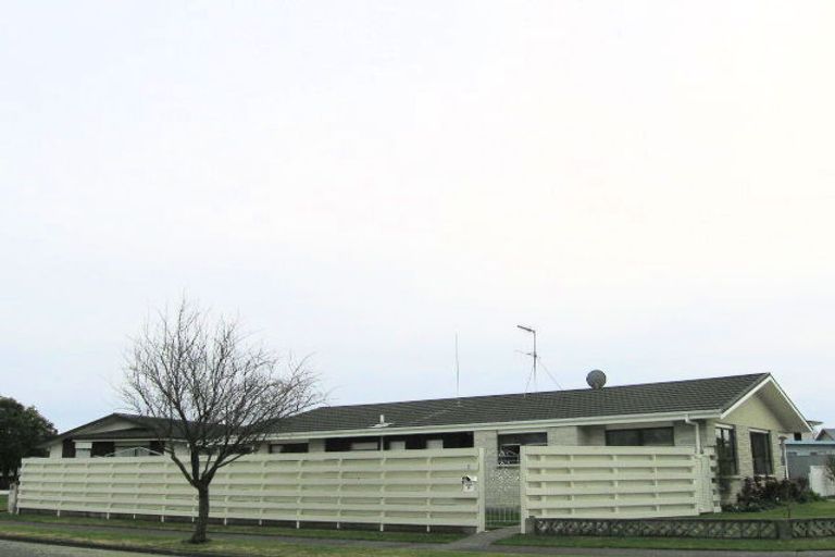 Photo of property in 2 Neagle Place, Greenmeadows, Napier, 4112