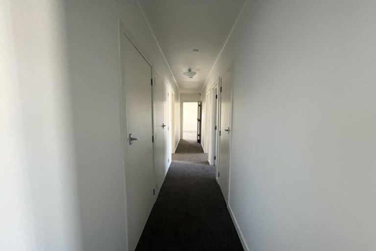 Photo of property in 13 Abel Tasman Avenue, Henderson, Auckland, 0610