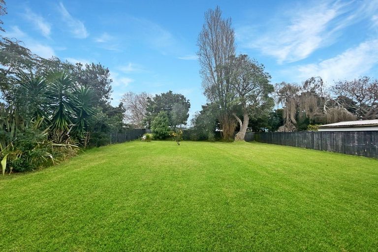 Photo of property in 17 Blanes Road, Weymouth, Auckland, 2103