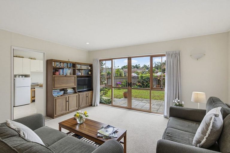 Photo of property in 15a Te Maku Grove, Waikanae, 5036