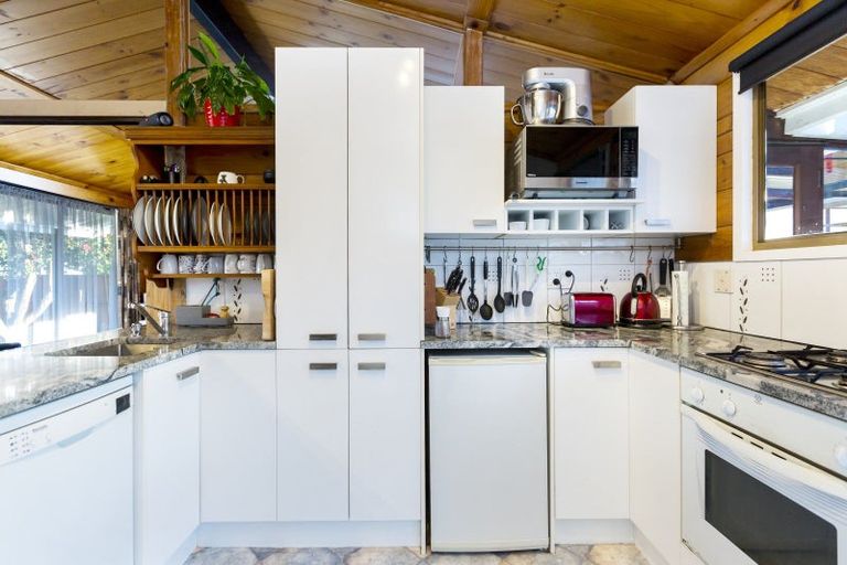 Photo of property in 71 Oregon Drive, Maoribank, Upper Hutt, 5018