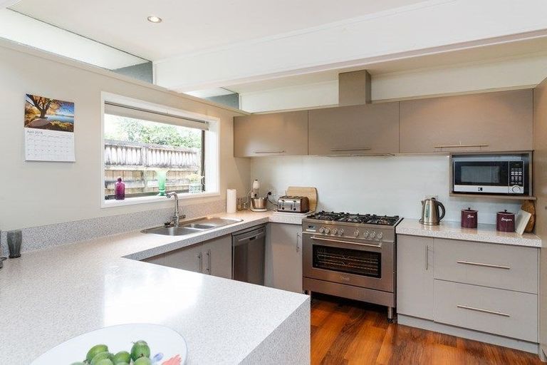 Photo of property in 16 Truscott Grove, Awapuni, Palmerston North, 4412