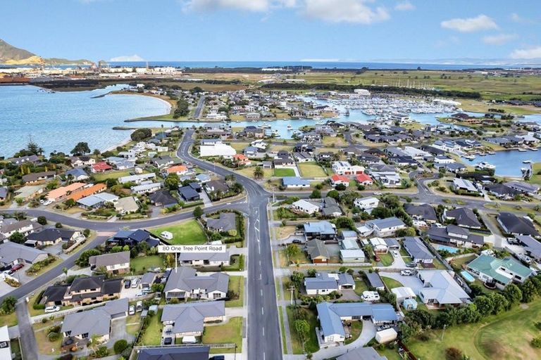 Photo of property in 80 One Tree Point Road, One Tree Point, 0118