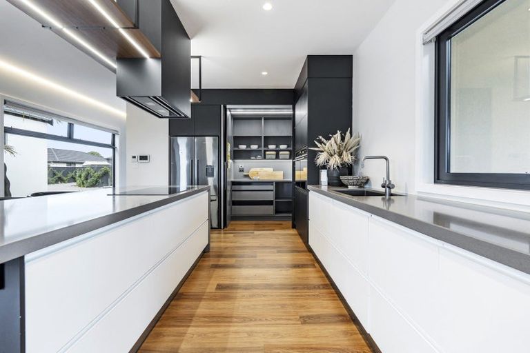 Photo of property in 28 Honeyfield Drive, Whalers Gate, New Plymouth, 4310