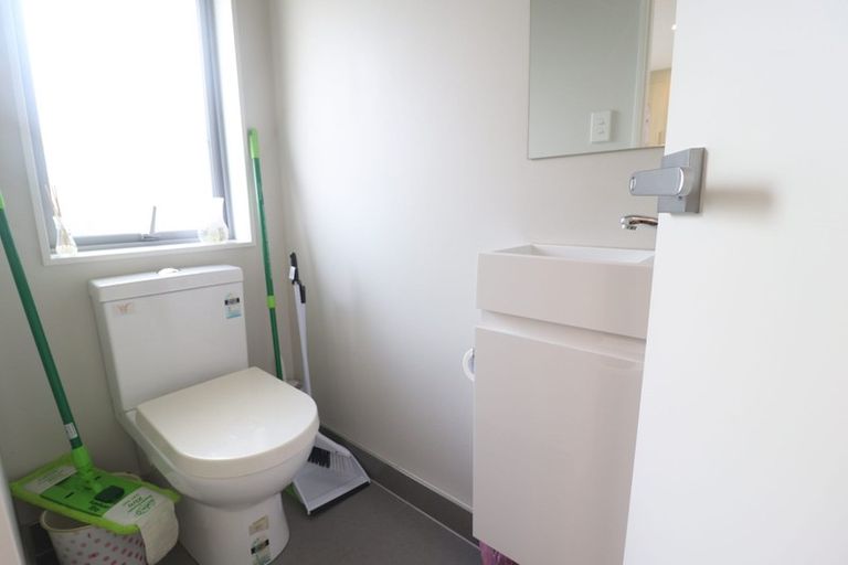 Photo of property in 9/147 Albany Highway, Unsworth Heights, Auckland, 0632