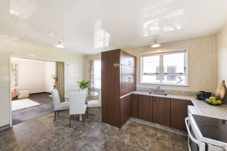 Photo of property in 16 Ellesmere Crescent, Highbury, Palmerston North, 4412