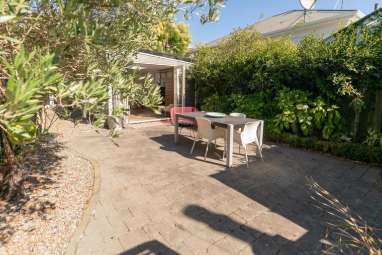 Photo of property in 200 Tinakori Road, Thorndon, Wellington, 6011