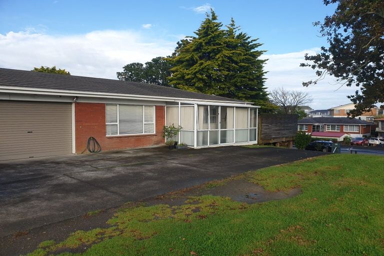 Photo of property in 1/211 Edmonton Road, Te Atatu South, Auckland, 0610