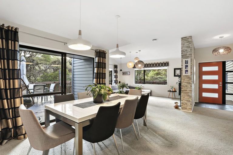 Photo of property in 10 Bendalls Lane, Oratia, Auckland, 0604