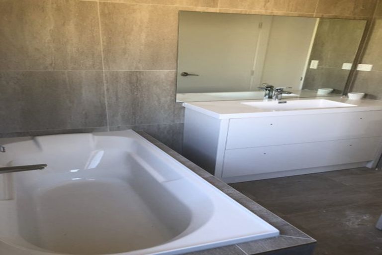 Photo of property in 12a Diana Drive, Glenfield, Auckland, 0627