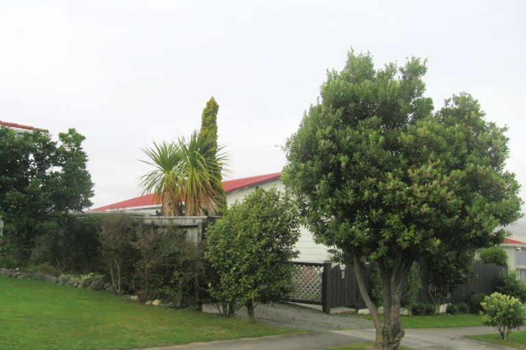 Photo of property in 24 Sombrero View, Ascot Park, Porirua, 5024