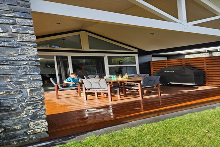 Photo of property in 5 Okoare Lane, Ferndale, New Plymouth, 4310