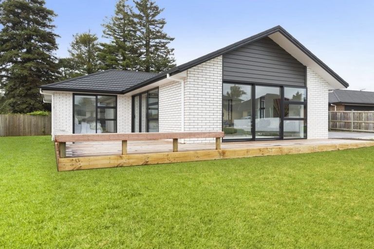 Photo of property in 22 Reidy Place, Pukekohe, 2120