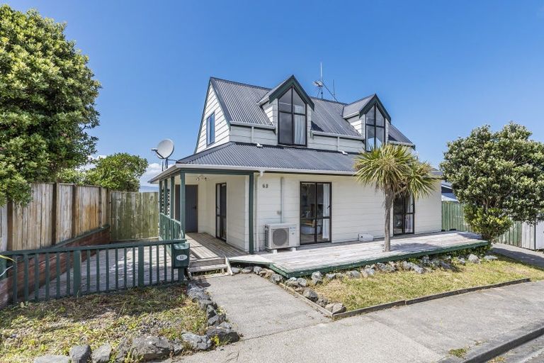 Photo of property in 52 Frobisher Street, Island Bay, Wellington, 6023