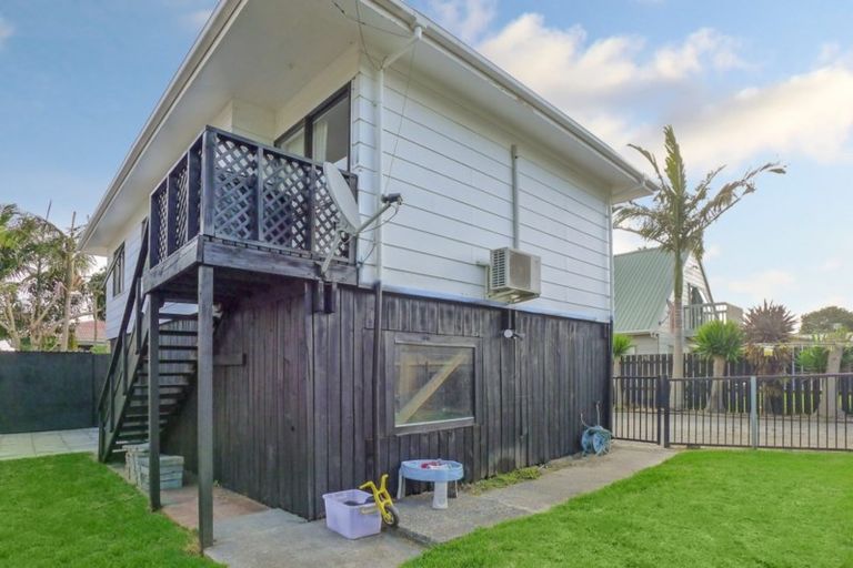 Photo of property in 2/37 Mcleod Road, Weymouth, Auckland, 2103