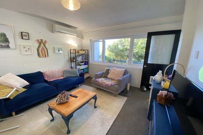 Photo of property in 2/219 Grant Road, Thorndon, Wellington, 6011