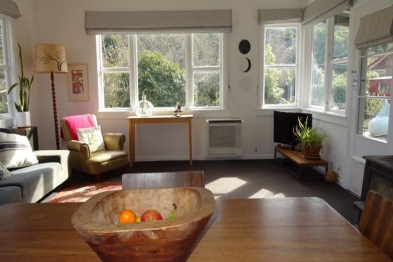 Photo of property in 2 Leicester Street, Picton, 7220