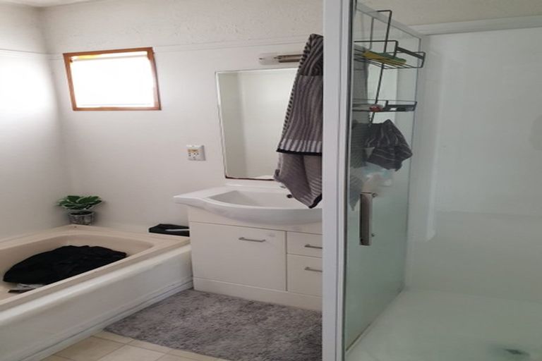 Photo of property in 4/45 Shakespeare Road, Milford, Auckland, 0620