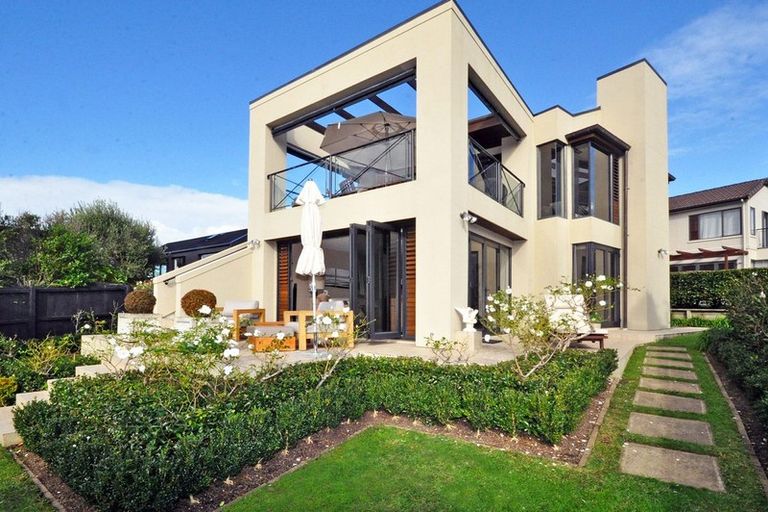 Photo of property in 10a Vaughan Crescent, Murrays Bay, Auckland, 0630