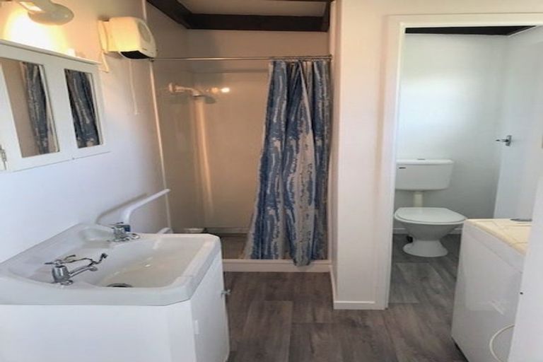 Photo of property in 106 Pacific Parade, Army Bay, Whangaparaoa, 0930