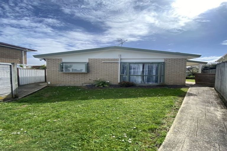 Photo of property in 7a La Perouse Street, Botany Downs, Auckland, 2010