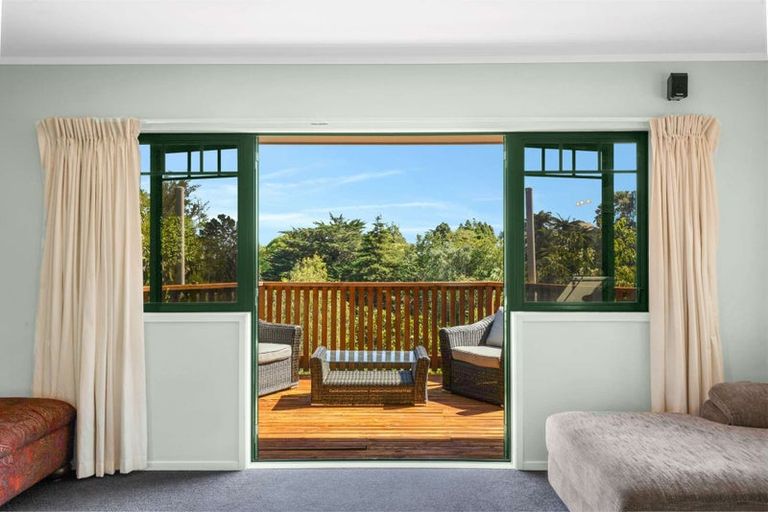 Photo of property in 6 Pararewa Drive, Whalers Gate, New Plymouth, 4310