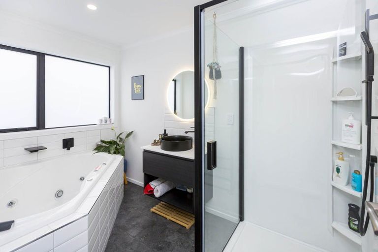 Photo of property in 11 Buddle Road, Wallaceville, Upper Hutt, 5018