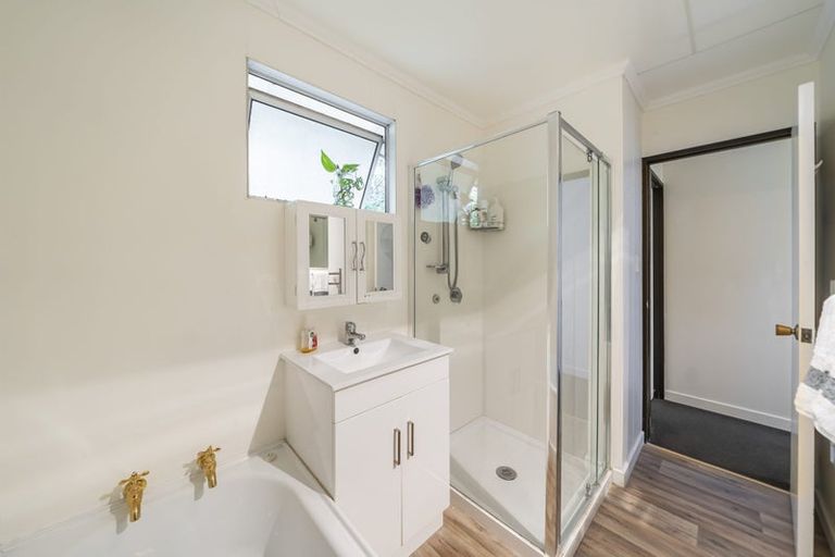 Photo of property in 39 Aniseed Grove, Timberlea, Upper Hutt, 5018