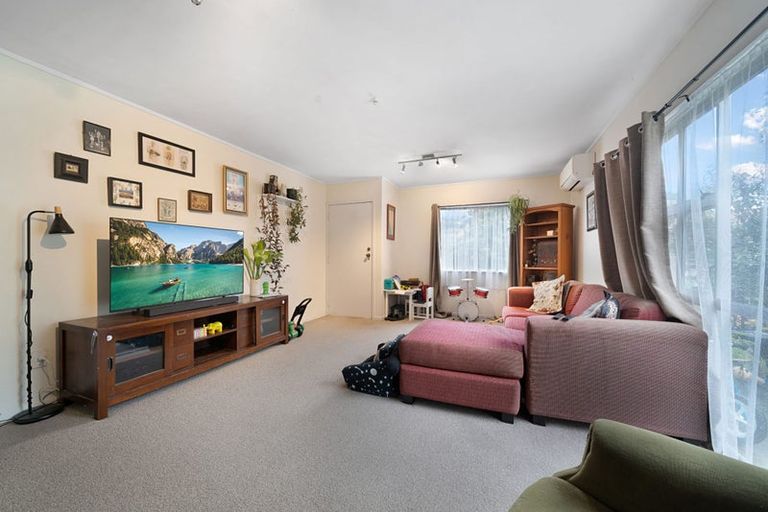 Photo of property in 2/37 Seabrook Avenue, New Lynn, Auckland, 0600