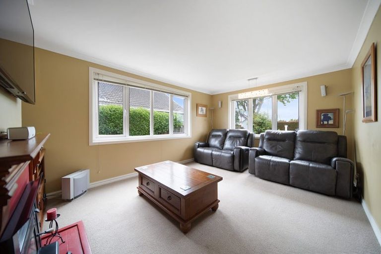 Photo of property in 10 Village Way, Ardmore, Papakura, 2582