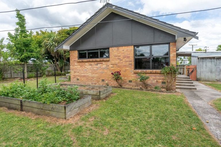 Photo of property in 1 Southsea Crescent, Silverdale, Hamilton, 3216