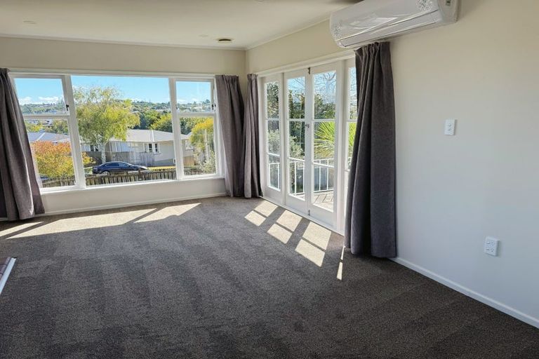 Photo of property in 3 Trinidad Road, Sunnynook, Auckland, 0620