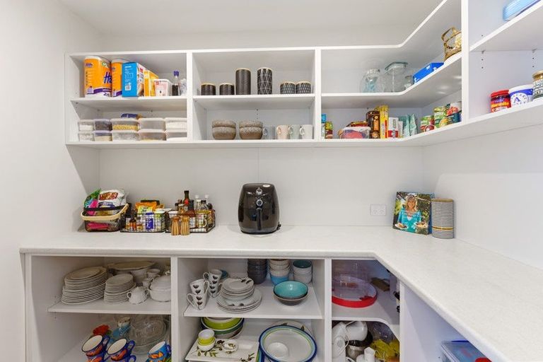 Photo of property in 17 Kaiwaru Place, Waikanae, 5036