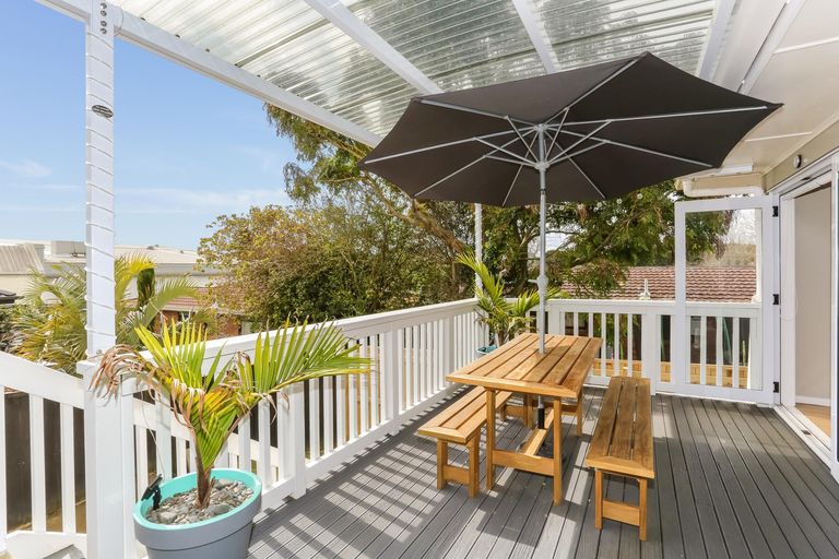 Photo of property in 9 Lawrie Avenue, Pukekohe, 2120