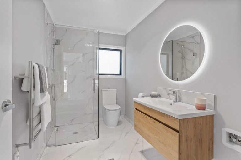 Photo of property in 10 Winnie Close, Acacia Bay, Taupo, 3330