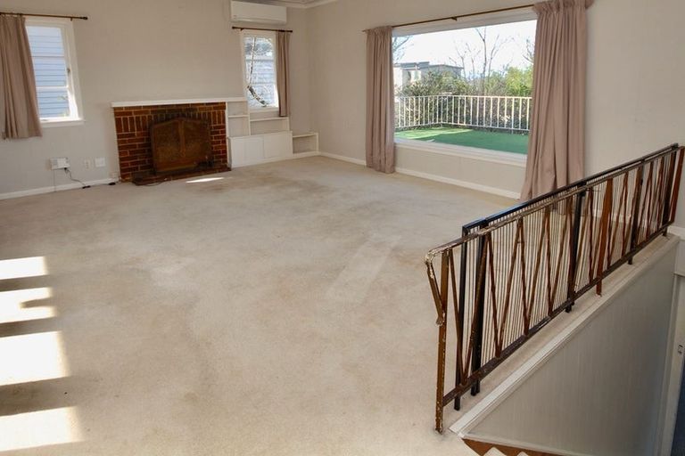 Photo of property in 94 Ocean View Road, Northcote, Auckland, 0627