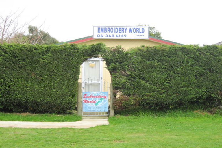 Photo of property in 676 Queen Street East, Levin, 5510