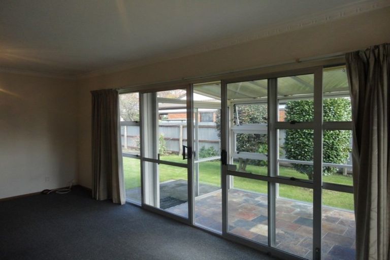 Photo of property in 2/129 Maidstone Road, Ilam, Christchurch, 8041