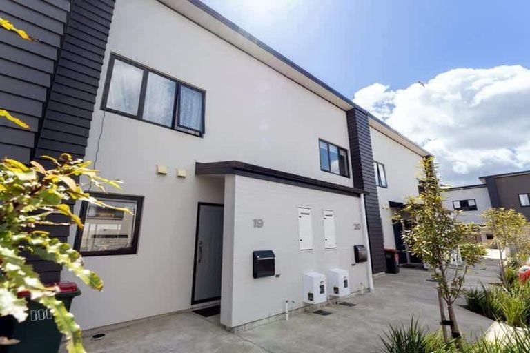 Photo of property in 19/9 Surrey Street, Tawa, Wellington, 5028