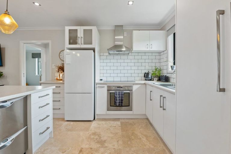 Photo of property in 8b Wyndham Road, Hannahs Bay, Rotorua, 3010