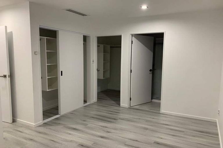 Photo of property in 8 Caribbean Drive, Unsworth Heights, Auckland, 0632