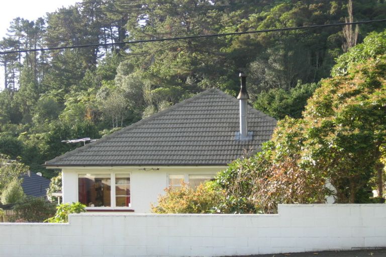 Photo of property in 73 Kamahi Street, Stokes Valley, Lower Hutt, 5019