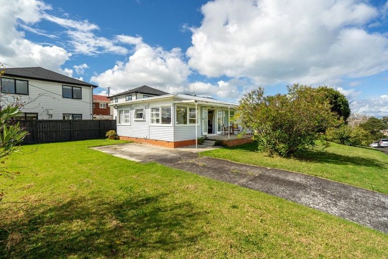 Photo of property in 106 Eversleigh Road, Belmont, Auckland, 0622